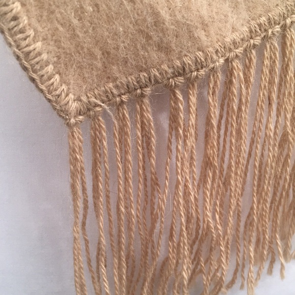 ✅ SOLD TAN SOFT Wool Scarf / Shawl - Mohair? - Picture 4 of 9